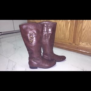 Brown leather, minimally used, super comfortable.